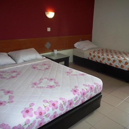 Lotus Hotel Johor Bahru Buitenkant foto